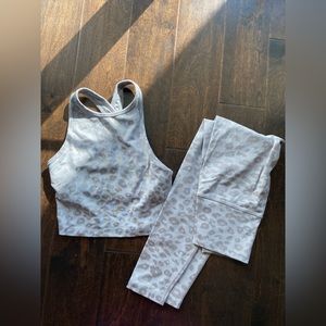 Beyond Yoga Leopard Jacquard Set XS